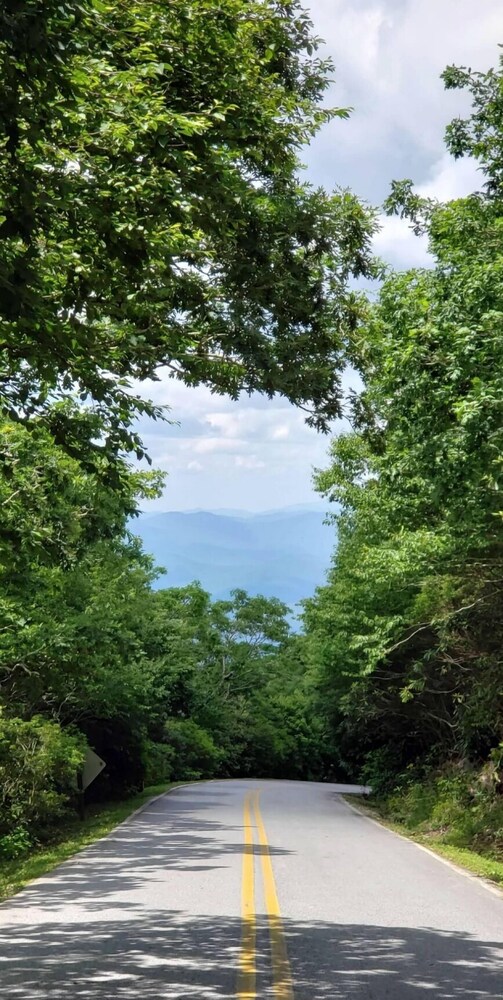 Quaint North Georgia Cabin in Choestoe Village, Blairsville, Georgia