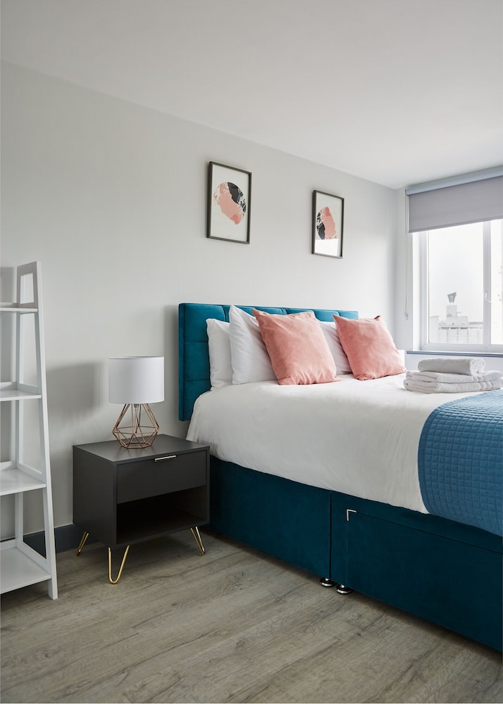 Reading Central Serviced Apartment.