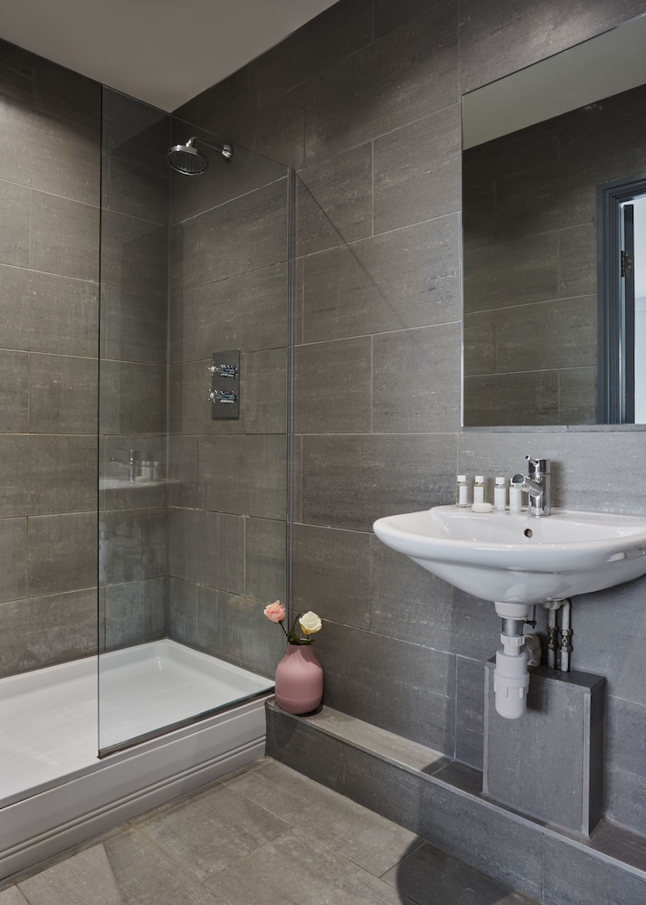 Reading Central Serviced Apartment.