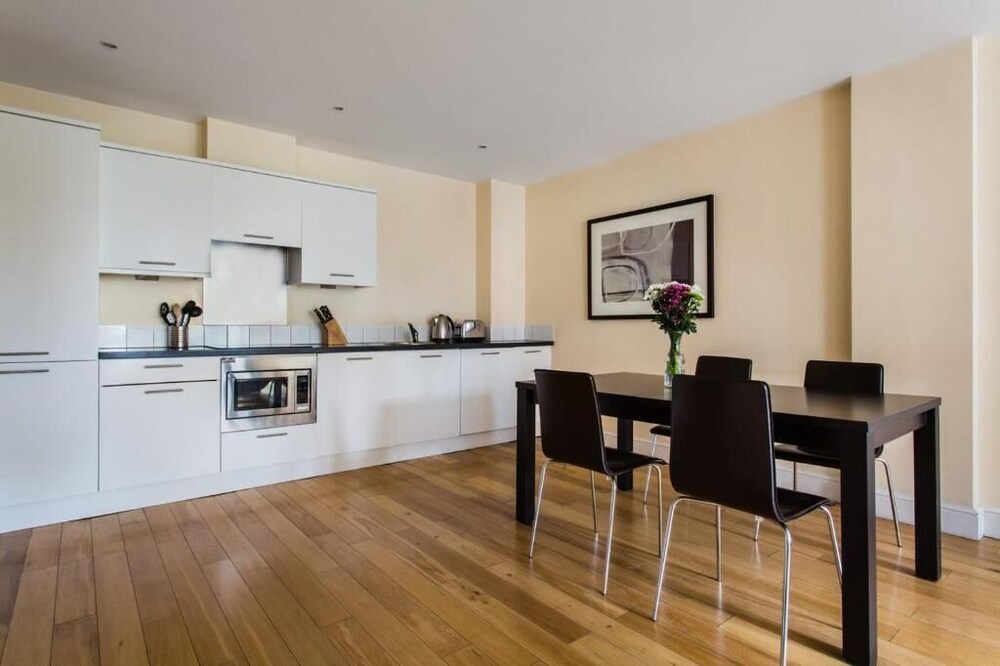 Reading Central Serviced Apartment.