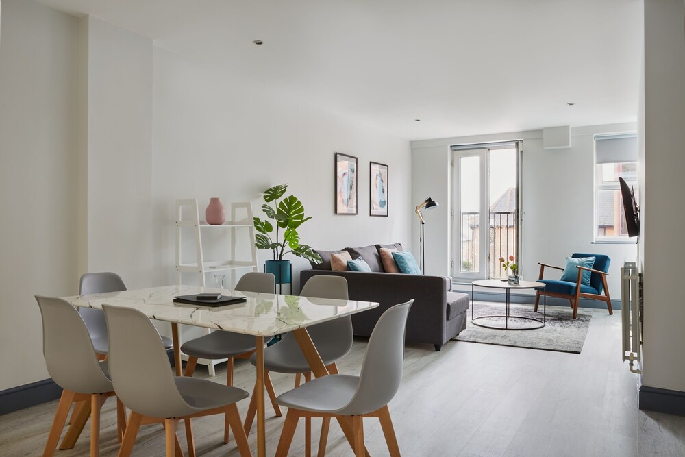 Reading Central Serviced Apartment.