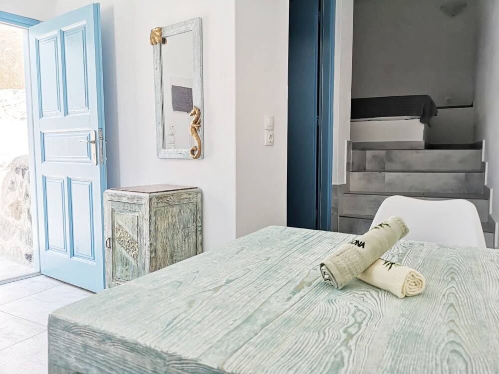 Couple Suite Greek Style Black Beach Santorini Grc Best Price Guarantee Lastminute Com Au