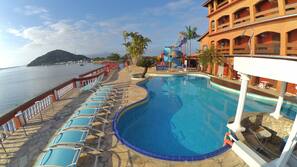 2 piscinas externas, guarda-sóis, espreguiçadeiras
