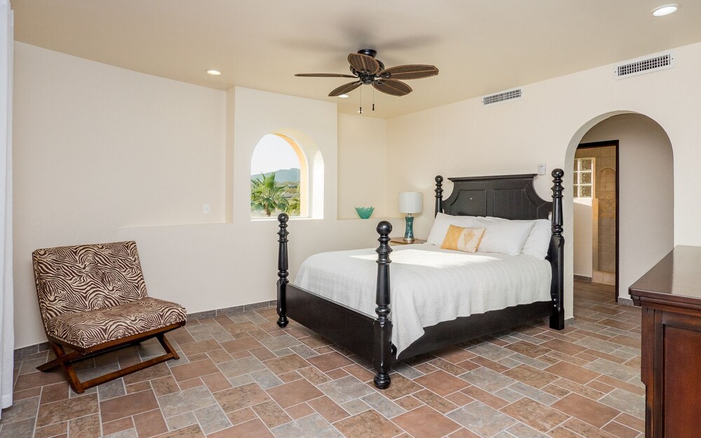 Amazing Views! A great escape just minutes from downtown Cabo! Free use