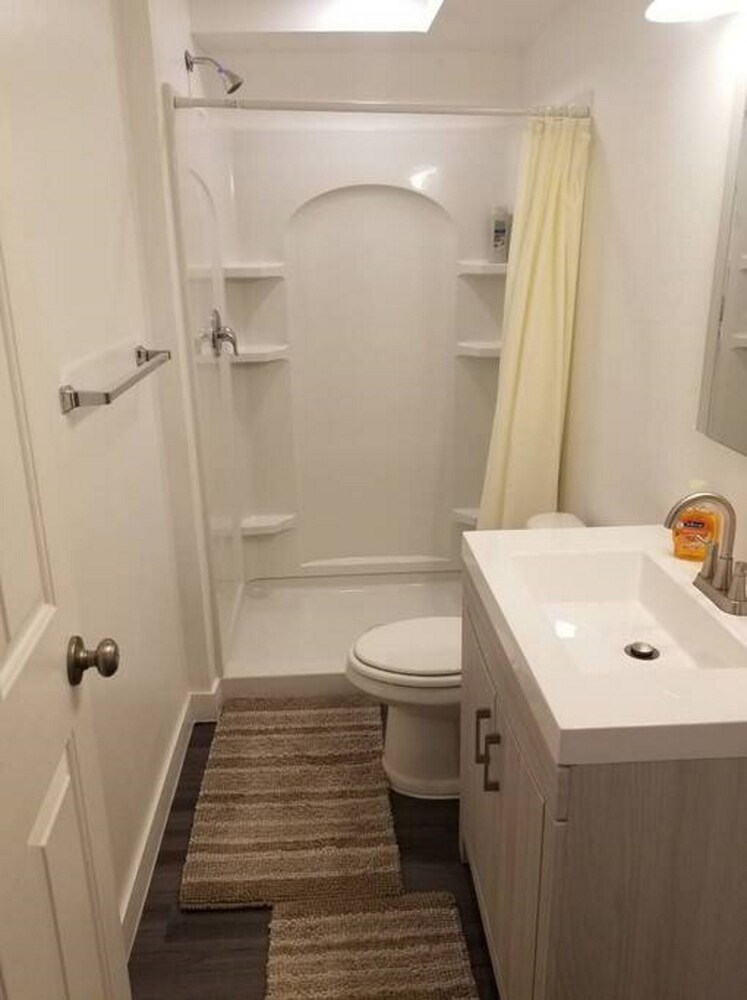 LRG Pet Friendly 2BD/2BA Sleeps 6 with Waffles in Layton Best Rates