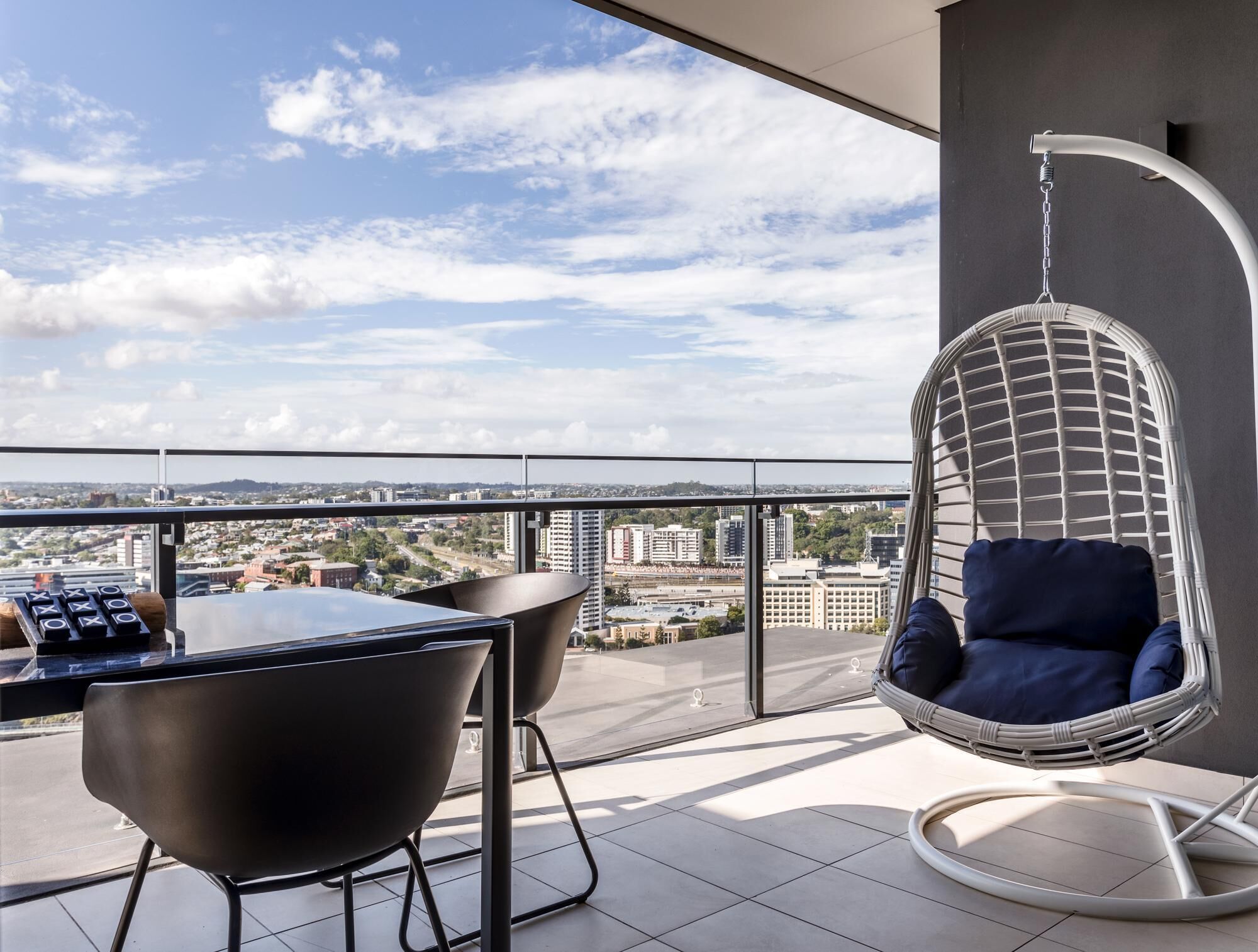 Top Floor 3 Bed Apartment With Million Dollar Views