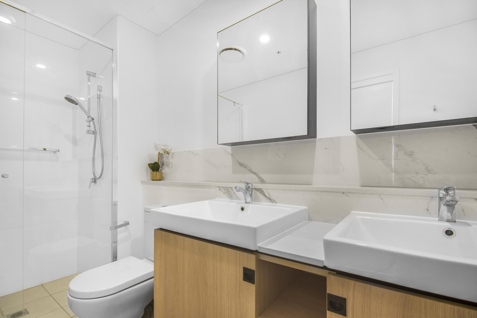 Top Floor 3 Bed Apartment With Million Dollar Views