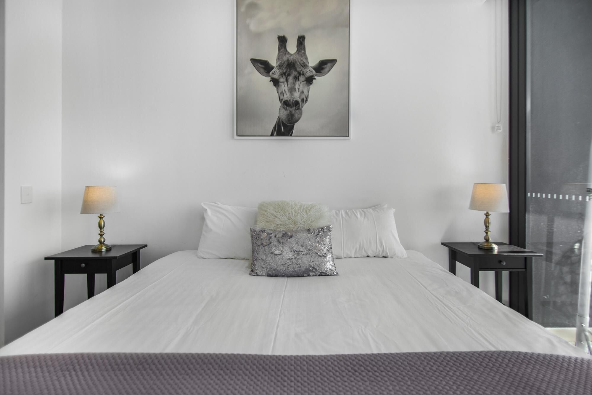 Top Floor 3 Bed Apartment With Million Dollar Views