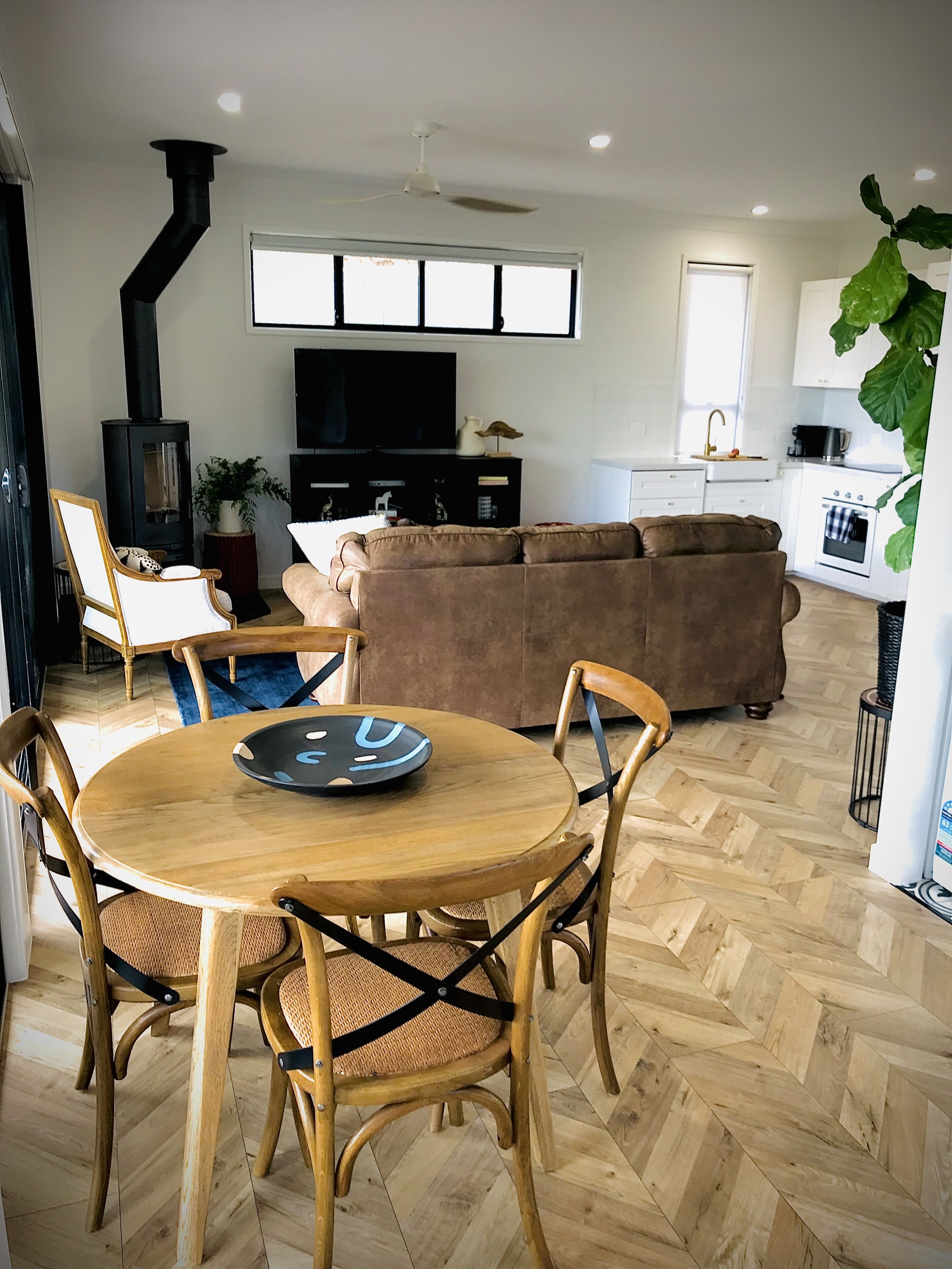 Fletchers Ridge Luxury Cabin, Fireplace, Valley Views, Full Kitchen, Pets Ok!