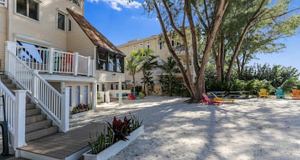 Beach Hugger 2 - Remodeled, Charming Beach Front Bungalow!