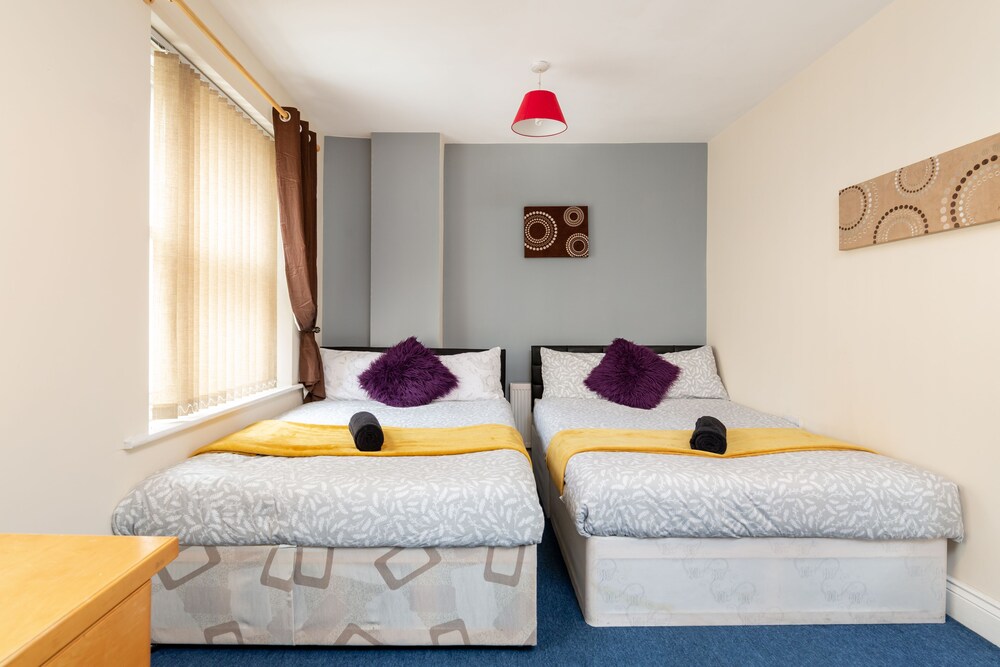 Newcastle City Centre Super Spacious Apartment Deals & Reviews