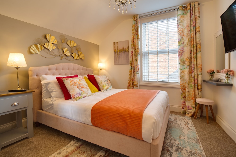 The Station Lodge, Filey. Sleeps 12 - Filey | Vrbo