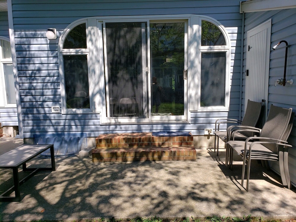 Ideal Lewes location, east of 1, near trails & historic area. Book Spring now! 