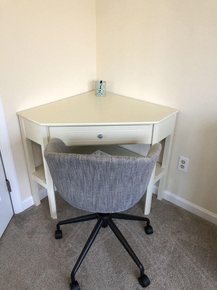 Ideal Lewes location, east of 1, near trails & historic area. Book Spring now! 