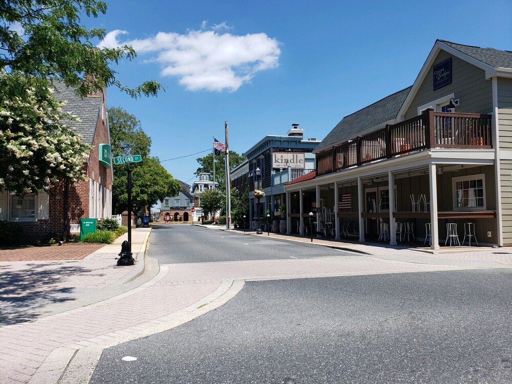 Ideal Lewes location, east of 1, near trails & historic area. Book Spring now! 