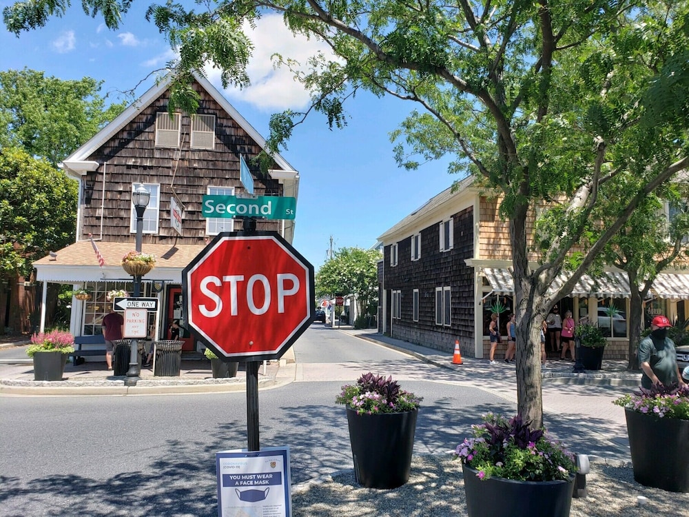 Ideal Lewes location, east of 1, near trails & historic area. Book Spring now! 