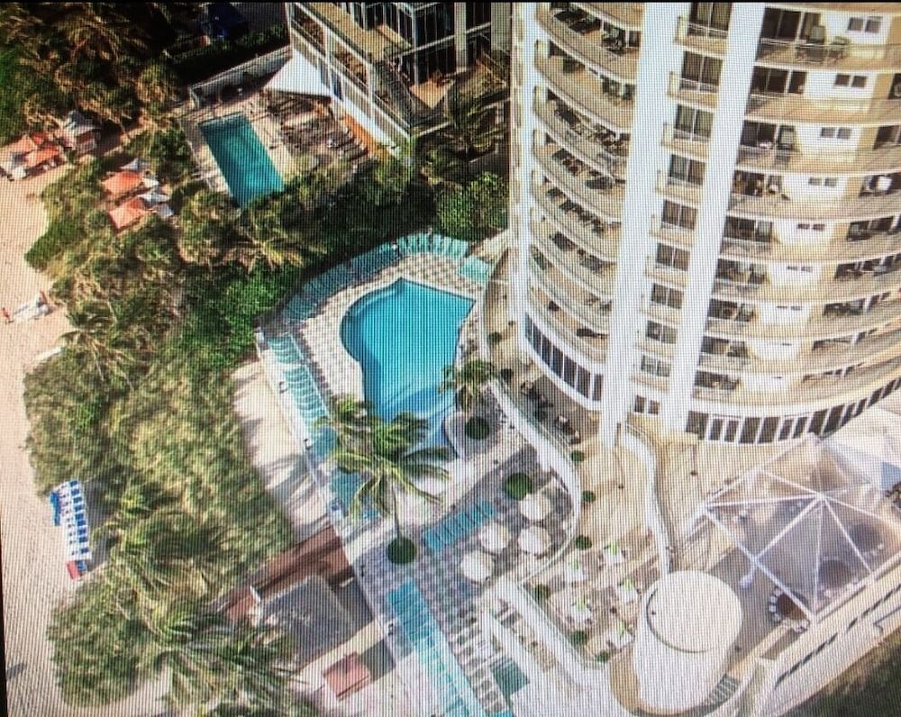 Ocean Front in Aventura direct to the Ocean, Sleeps 4 Adults,Parking Free