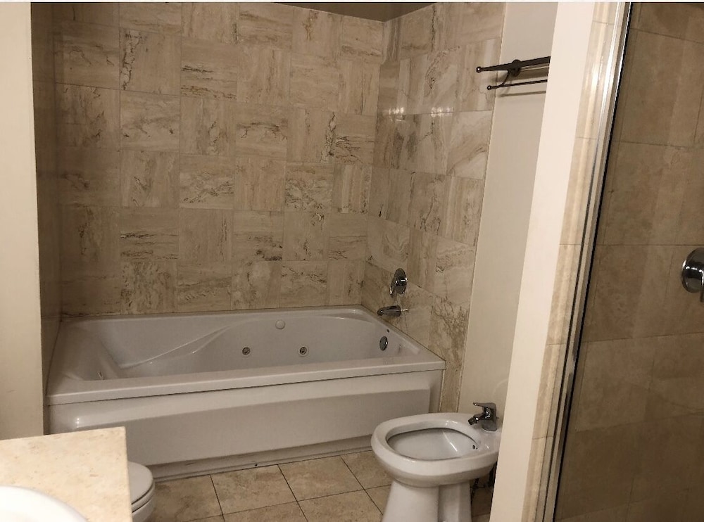 Ocean Front in Aventura direct to the Ocean, Sleeps 4 Adults,Parking Free