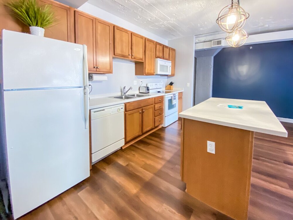 Downtown Sandusky Waterfront Chesapeake CondoCedar Point Sandusky Vrbo