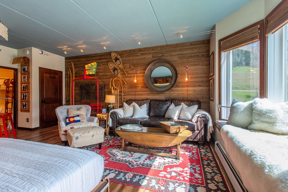 Amazing Views, free wifi, free parking. Industrial Cozy Telemark Lodge