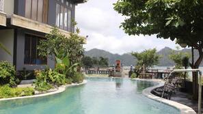 Kolam renang outdoor