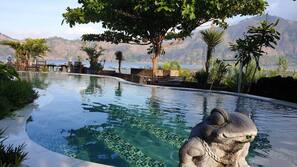 Kolam renang outdoor