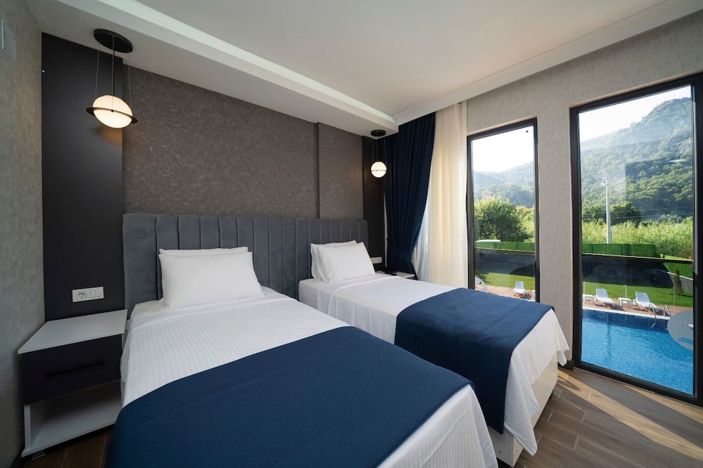 The Halcyon Rooms & Suites Hotel