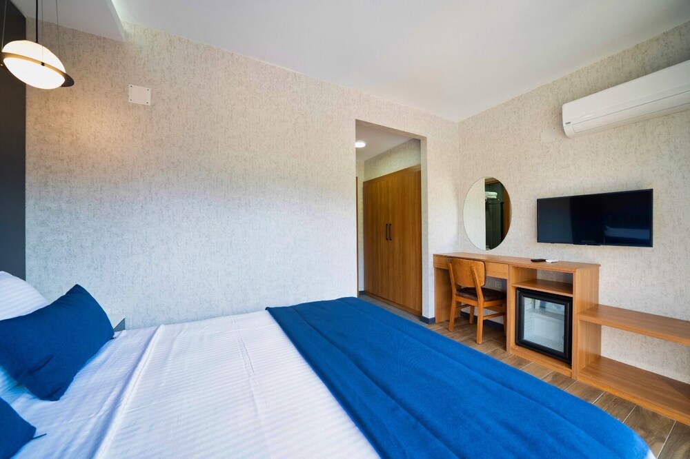 The Halcyon Rooms & Suites Hotel