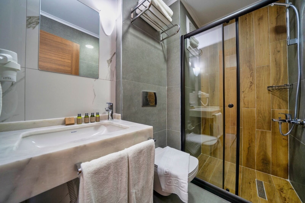 The Halcyon Rooms & Suites Hotel