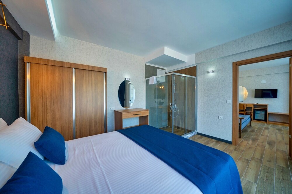 The Halcyon Rooms & Suites Hotel