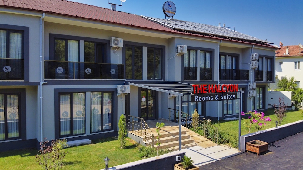 The Halcyon Rooms & Suites Hotel