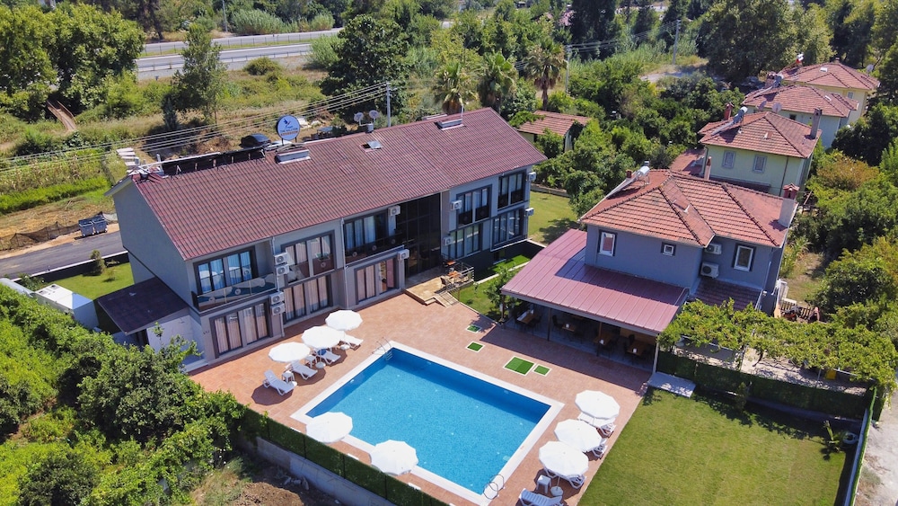 The Halcyon Rooms & Suites Hotel