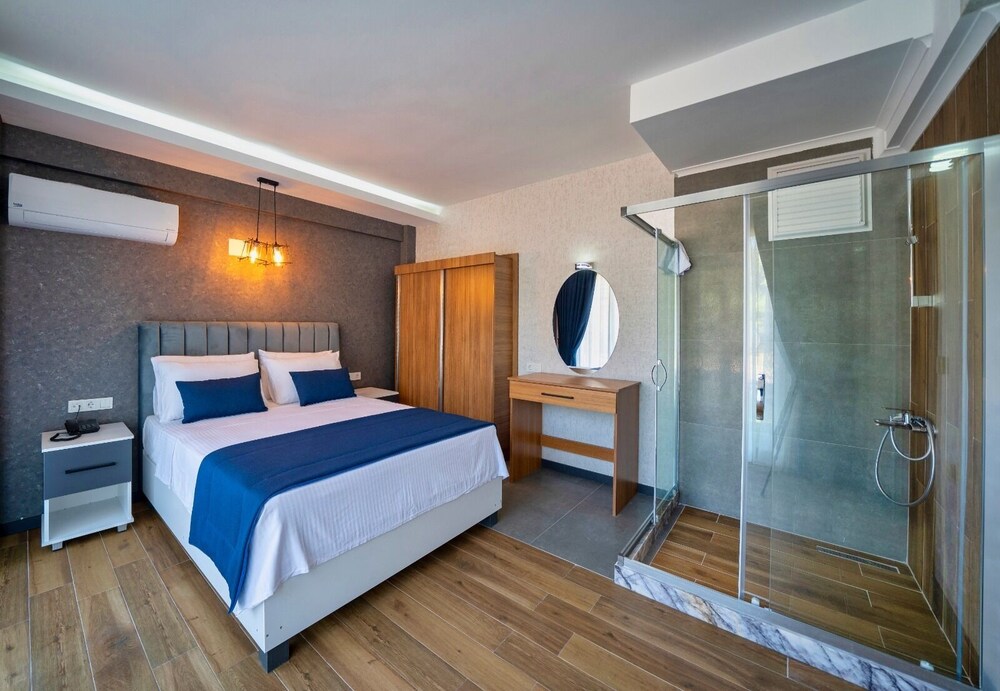 The Halcyon Rooms & Suites Hotel