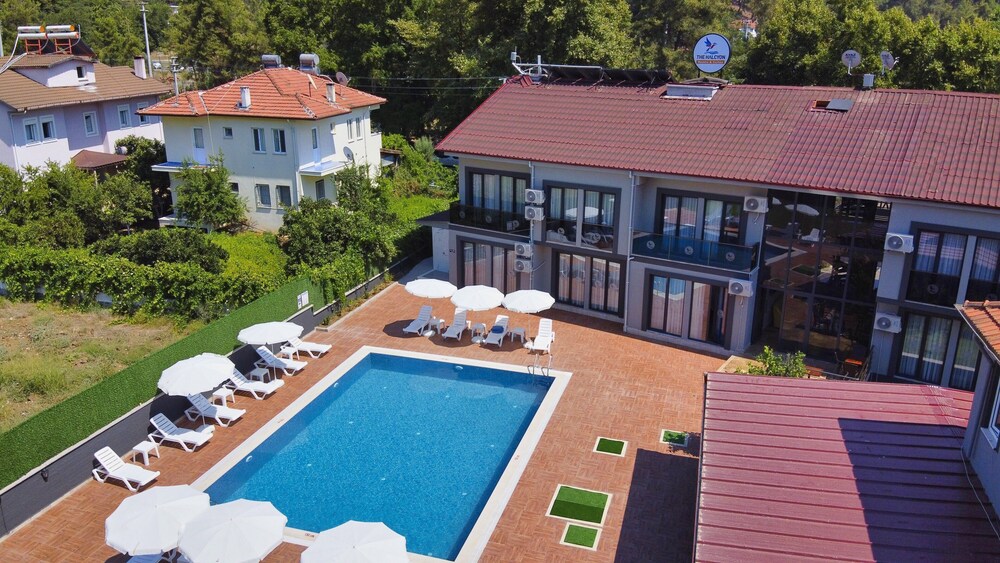 The Halcyon Rooms & Suites Hotel