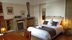 Pillowtop beds, iron/ironing board, free WiFi