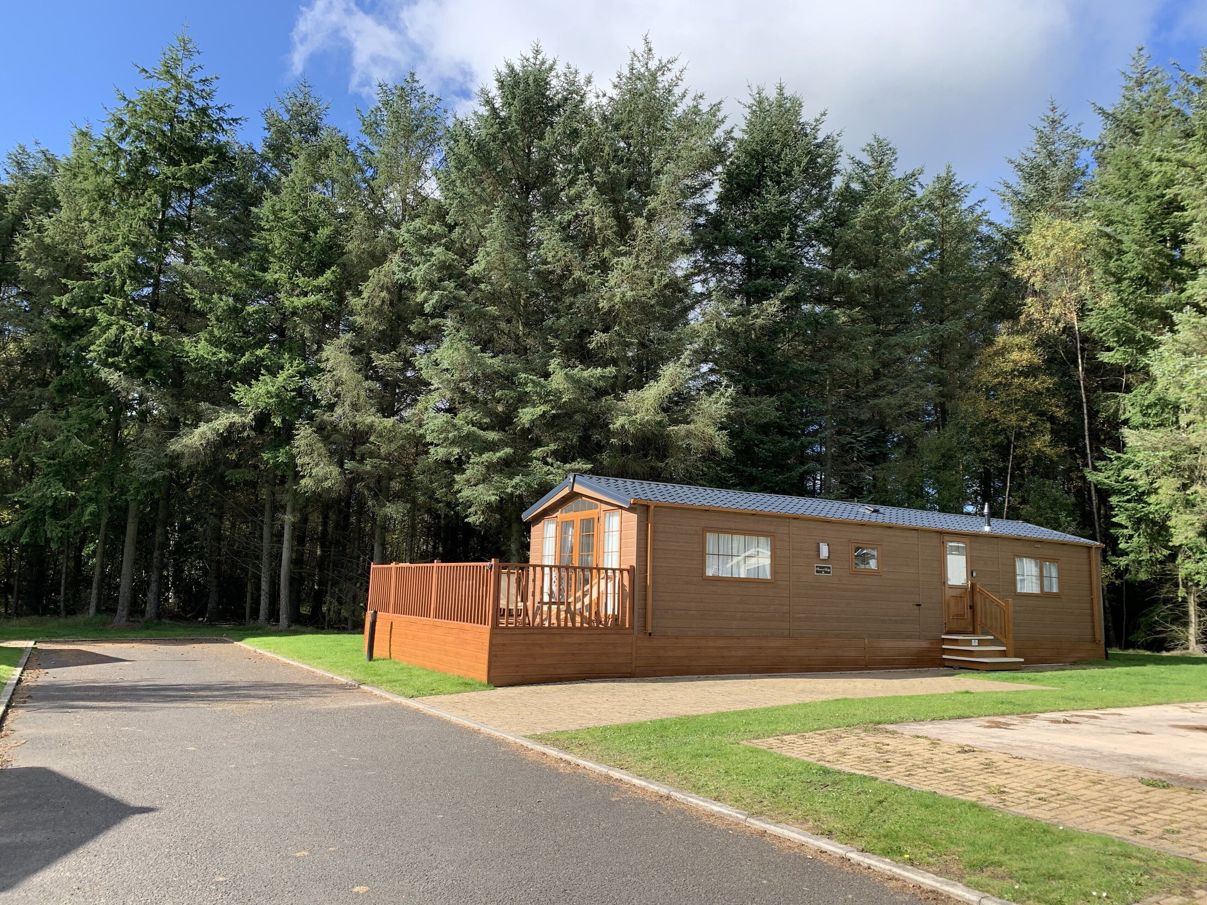 pet friendly lodges with hot tubs