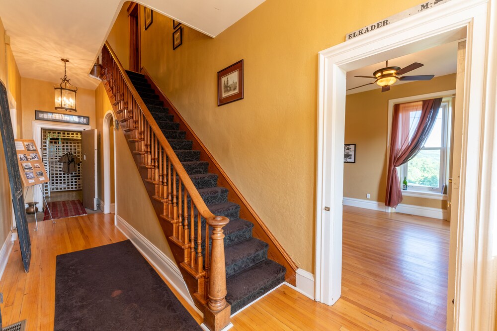 Elkader Jailhouse Inn (Entire Inn) in Elkader Best Rates & Deals on