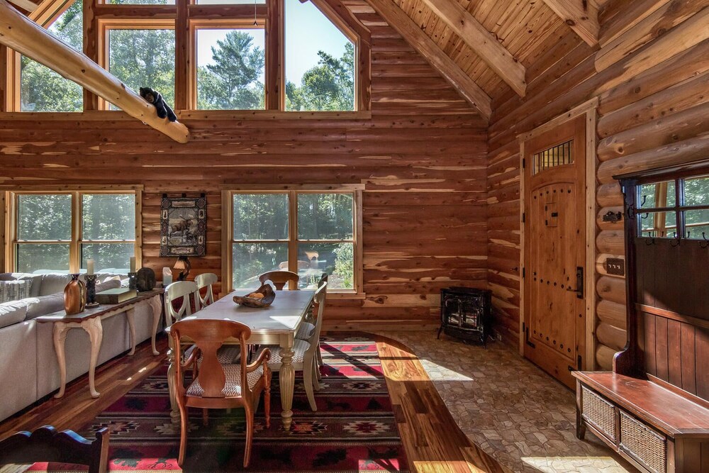 Large Cozy Cabin in Asheville Mountains