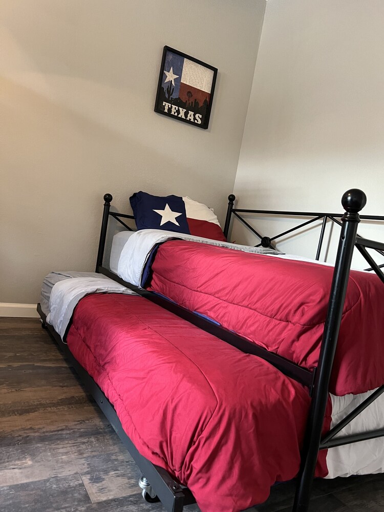 Family/Friends Getaway On The Brazos River Deals & Reviews (Weatherford