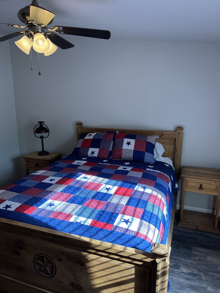 Family/Friends Getaway On The Brazos River Deals & Reviews (Weatherford