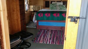 1 bedroom, linens