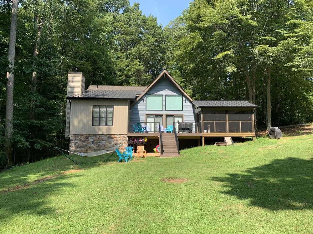 Renovated lake front property on quiet cove with flat yard for outdoor