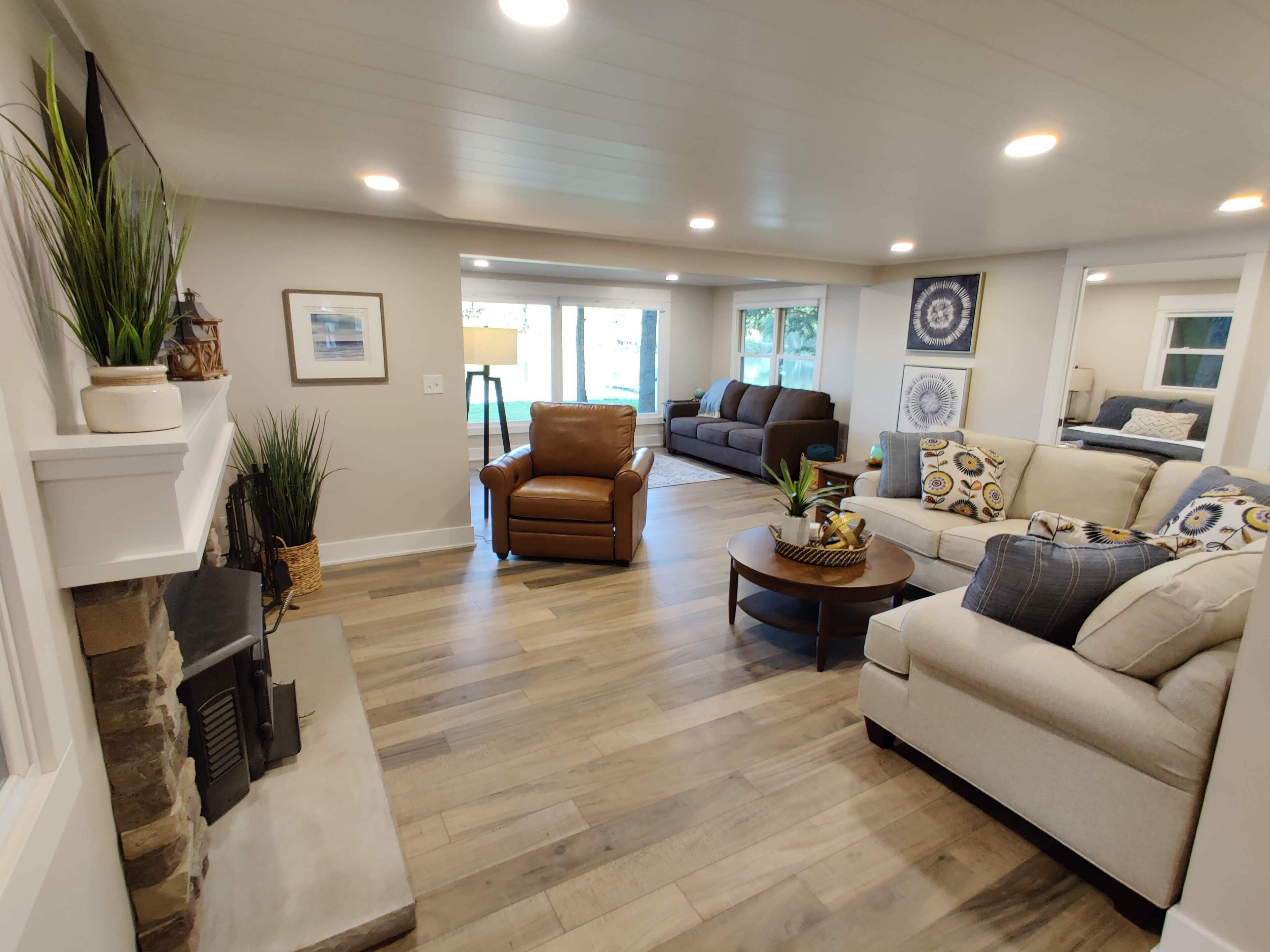 NEW - Renovated Cottage on Beautiful Bills Lake in Muskegon, United States