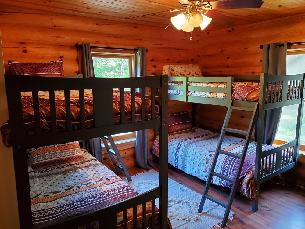 Exceptional Log home on Lake Superior Near Houghton and Hancock MI