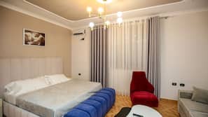 Free WiFi, linens