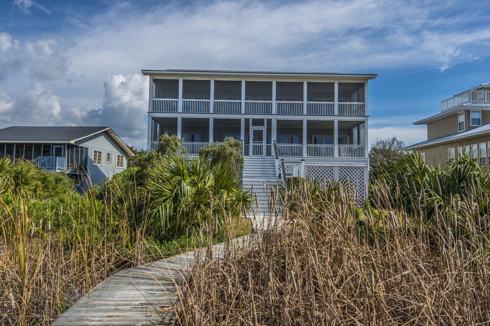 Spacious Beachfront Home on St. Helena Sound; 2 Screened Porches; Sundeck w/ Sunset Views