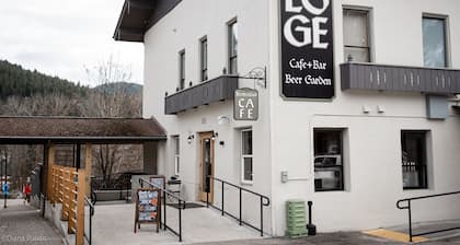LOGE Leavenworth Downtown