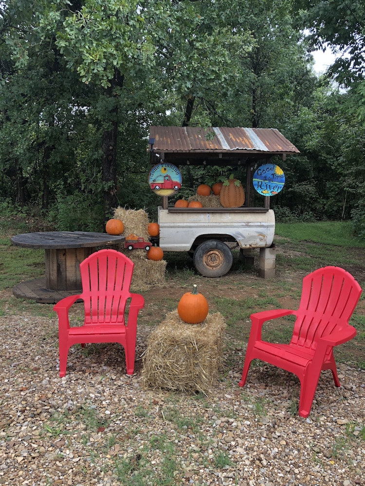 Blue Cabin With Red River Access