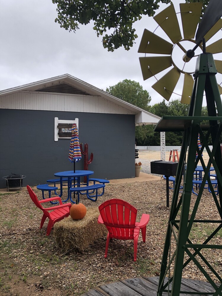 Blue Cabin With Red River Access