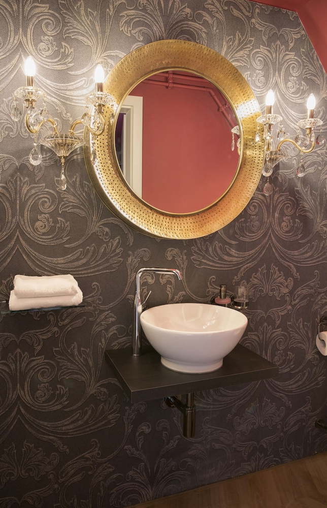 Photo - The Henry Self Check-In Guesthouse